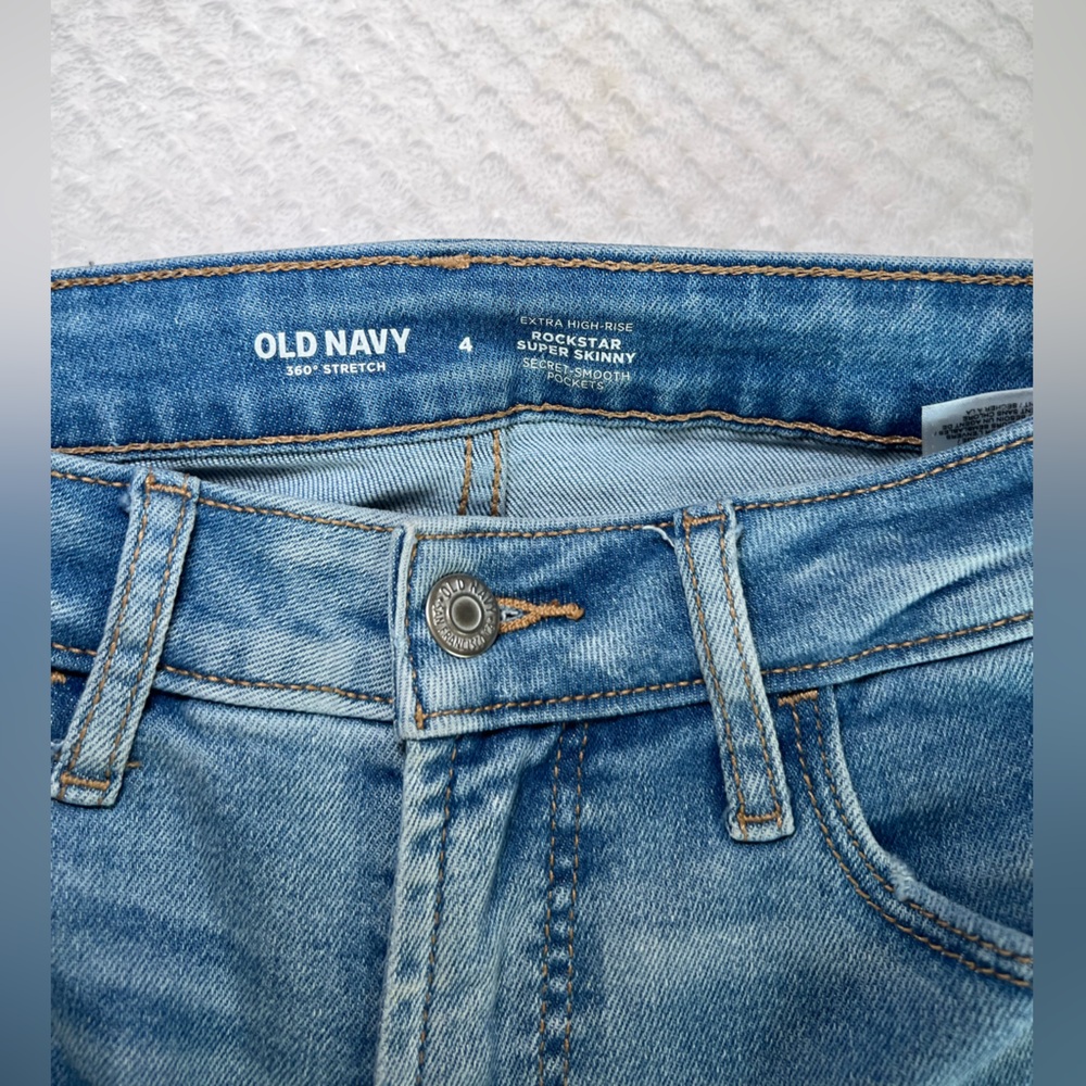 Old Navy Light Blue Distressed Skinny Jeans - Picture 4 of 9
